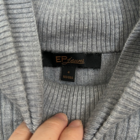 Gray Ribbed Turtleneck wool Sweater - Picture 3 of 5